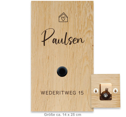 Stilvolles Klingelschild aus massivem Eichenholz mit persönlicher Gravur des Familiennamens, der Adresse oder Vornmane und einem Haus-Symbol sowie einem runden Edelstahl-Taster matt, LED-Edelstahl-Taster oder schwarzem Aluminium-Taster