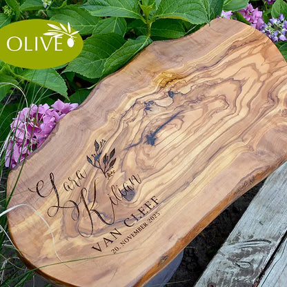 Olivenholz-Frühstücksbrett SWEET LOVE mit Namen - Jeske Design