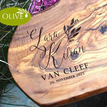 Olivenholz-Frühstücksbrett SWEET LOVE mit Namen - Jeske Design